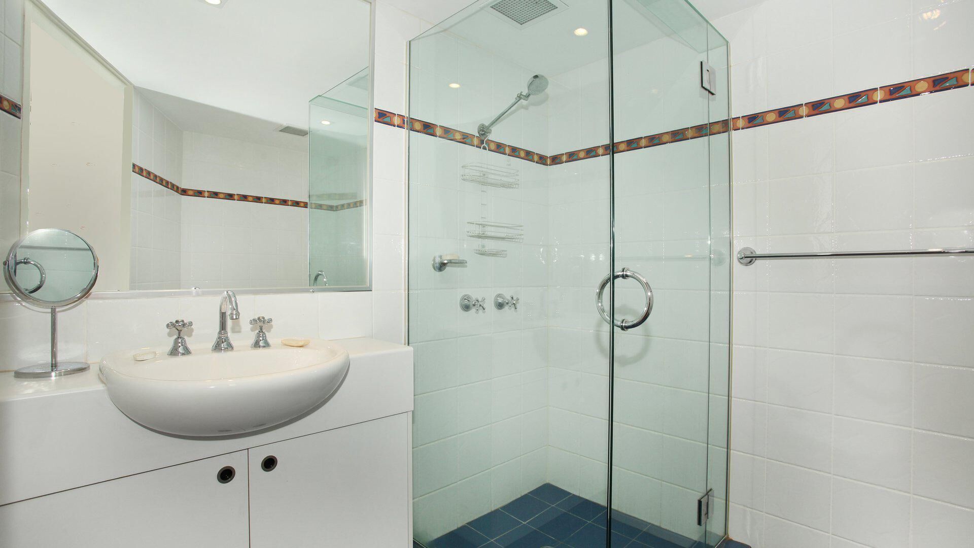 Little Hill 3 - River Side 2 Bedroom Apartment  across the road to  the beach