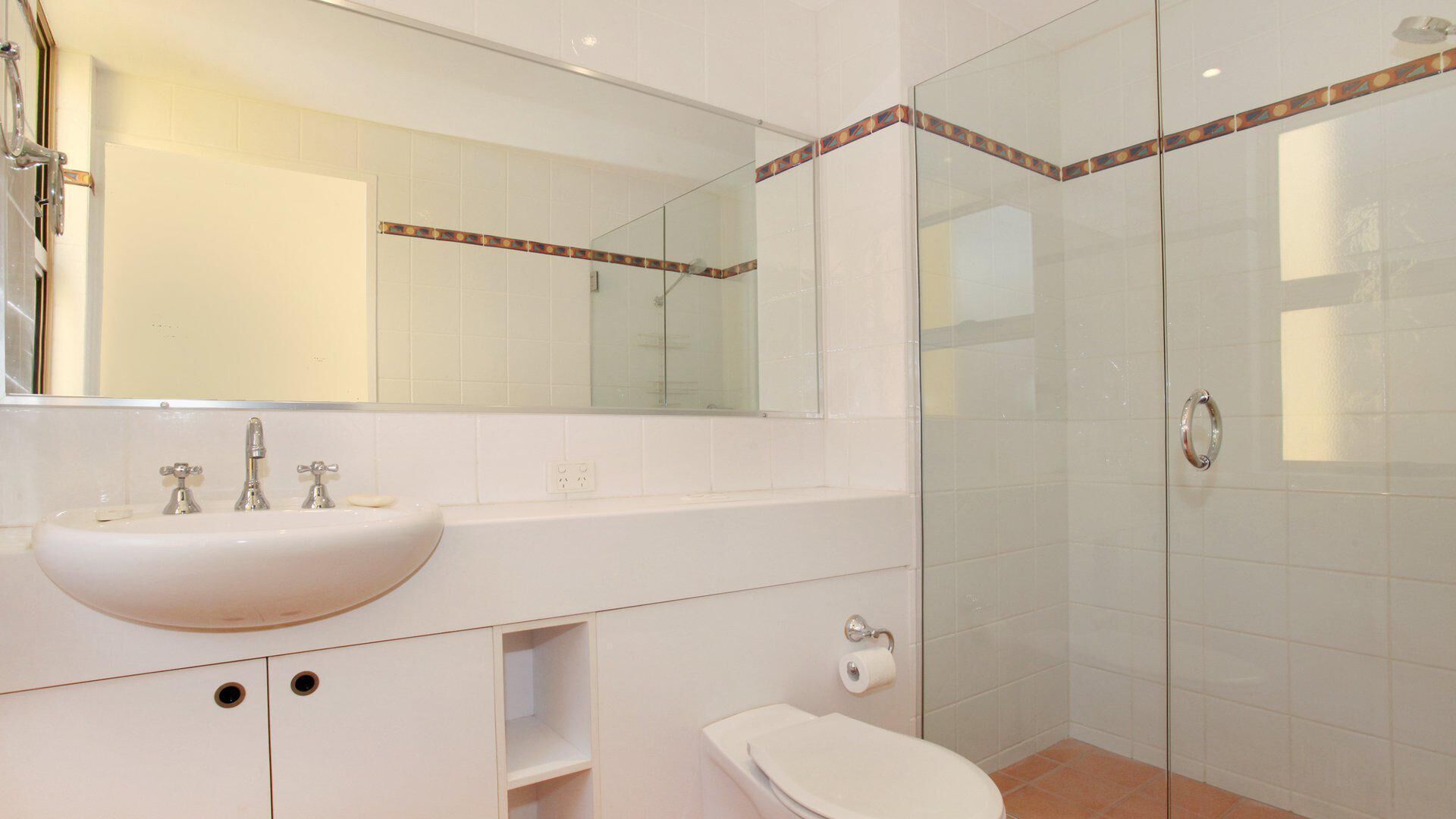 Little Hill 3 - River Side 2 Bedroom Apartment  across the road to  the beach