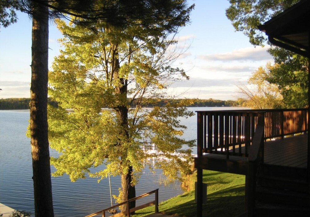 Lakeside Escape/ Ski Nordic Mt./ lakefront cabin/ pontoon rental/ Pets