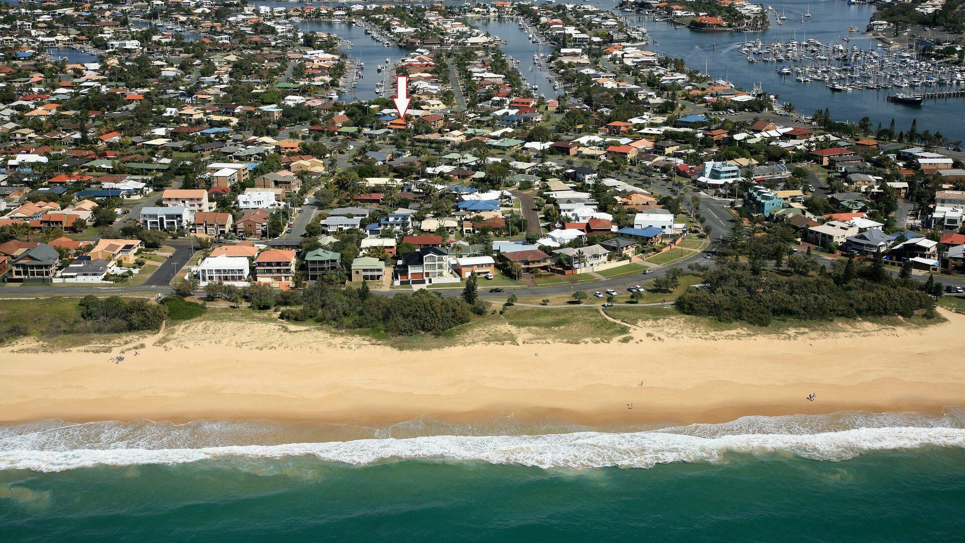 Oomoo 2/27 - 4 Bedroom Townhouse Close to the Beach