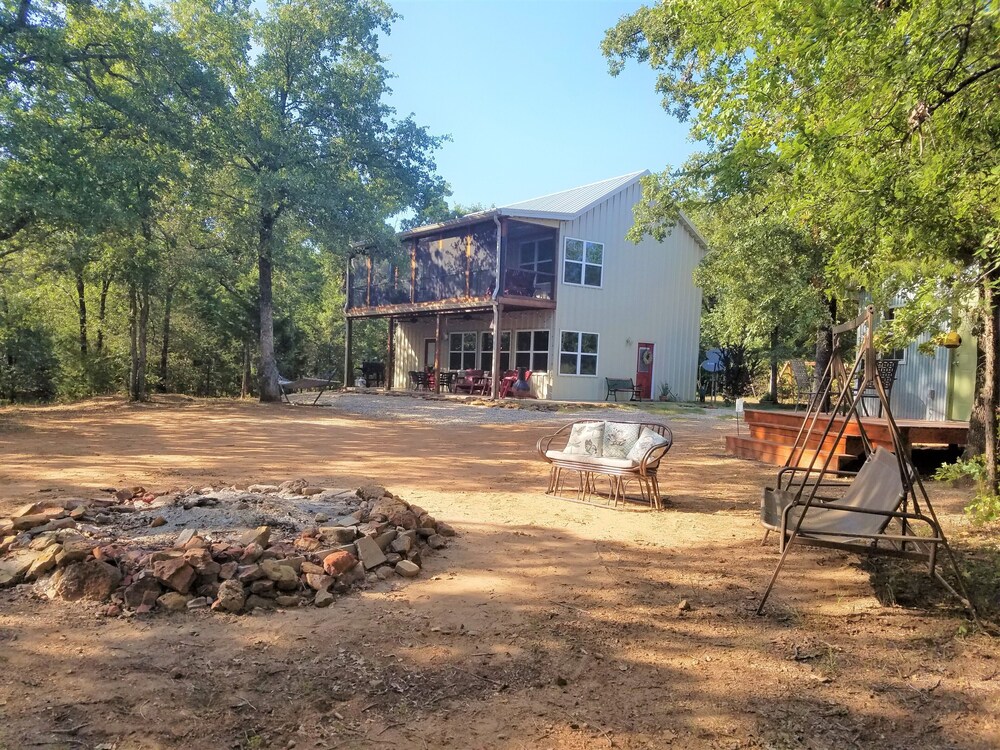 6 acres of Texas forest for the perfect retreat next to Lake Aquilla