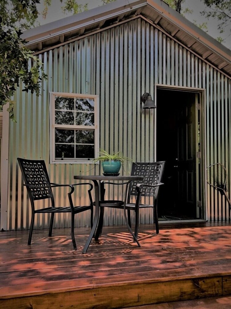 6 acres of Texas forest for the perfect retreat next to Lake Aquilla