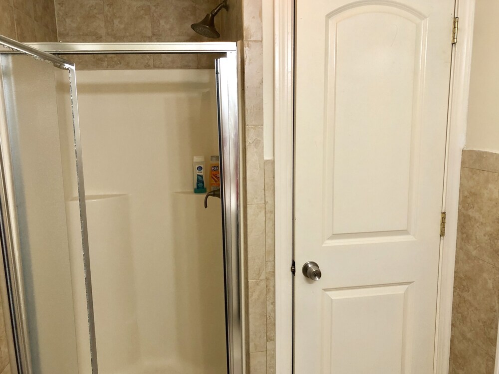 Spacious One Bedroom Apartment Close To Newyork Fort Lee