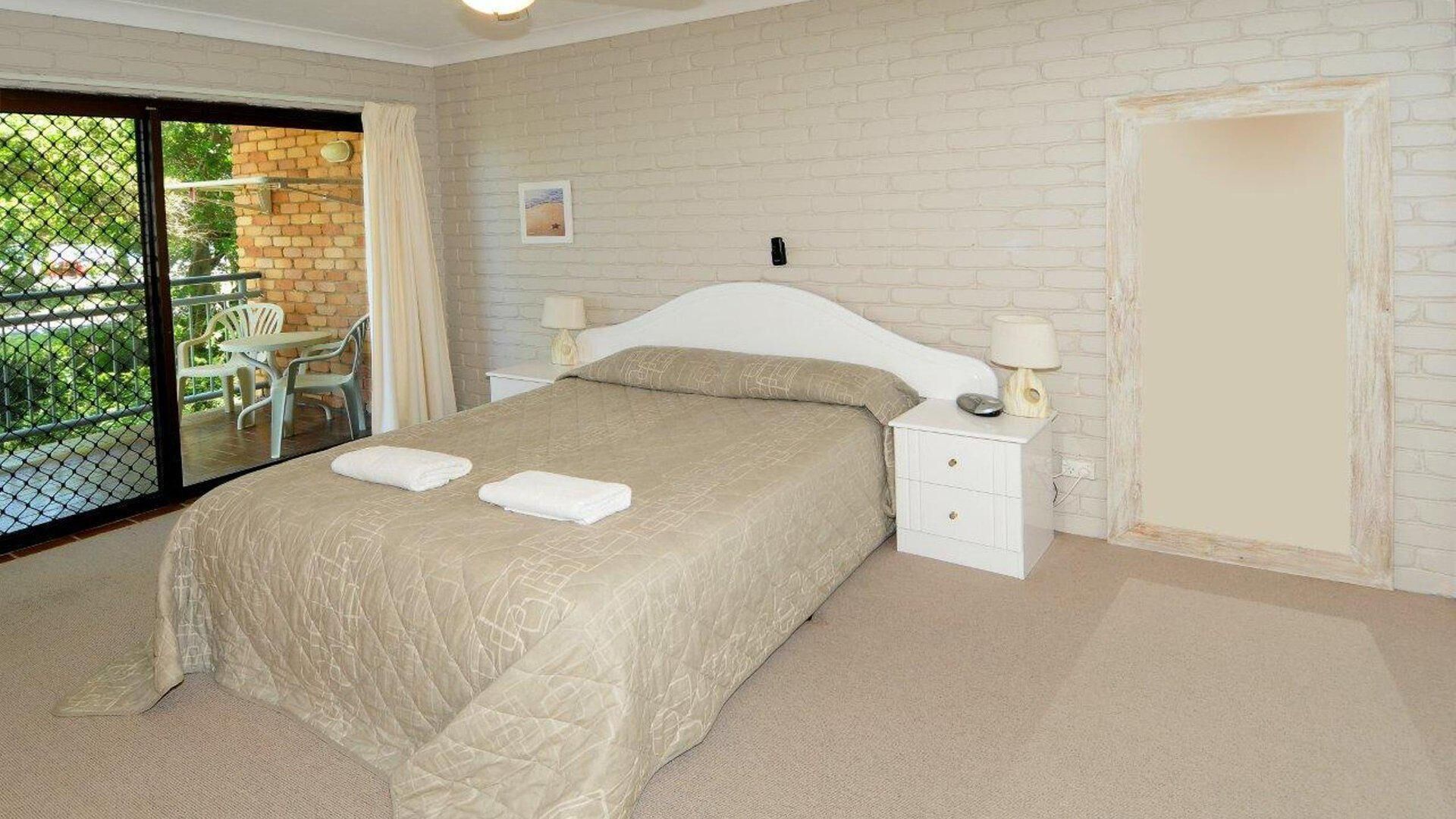 Illawong 2 - Two Bedroom Beachfront Budget Accommodation in Illawong Inn