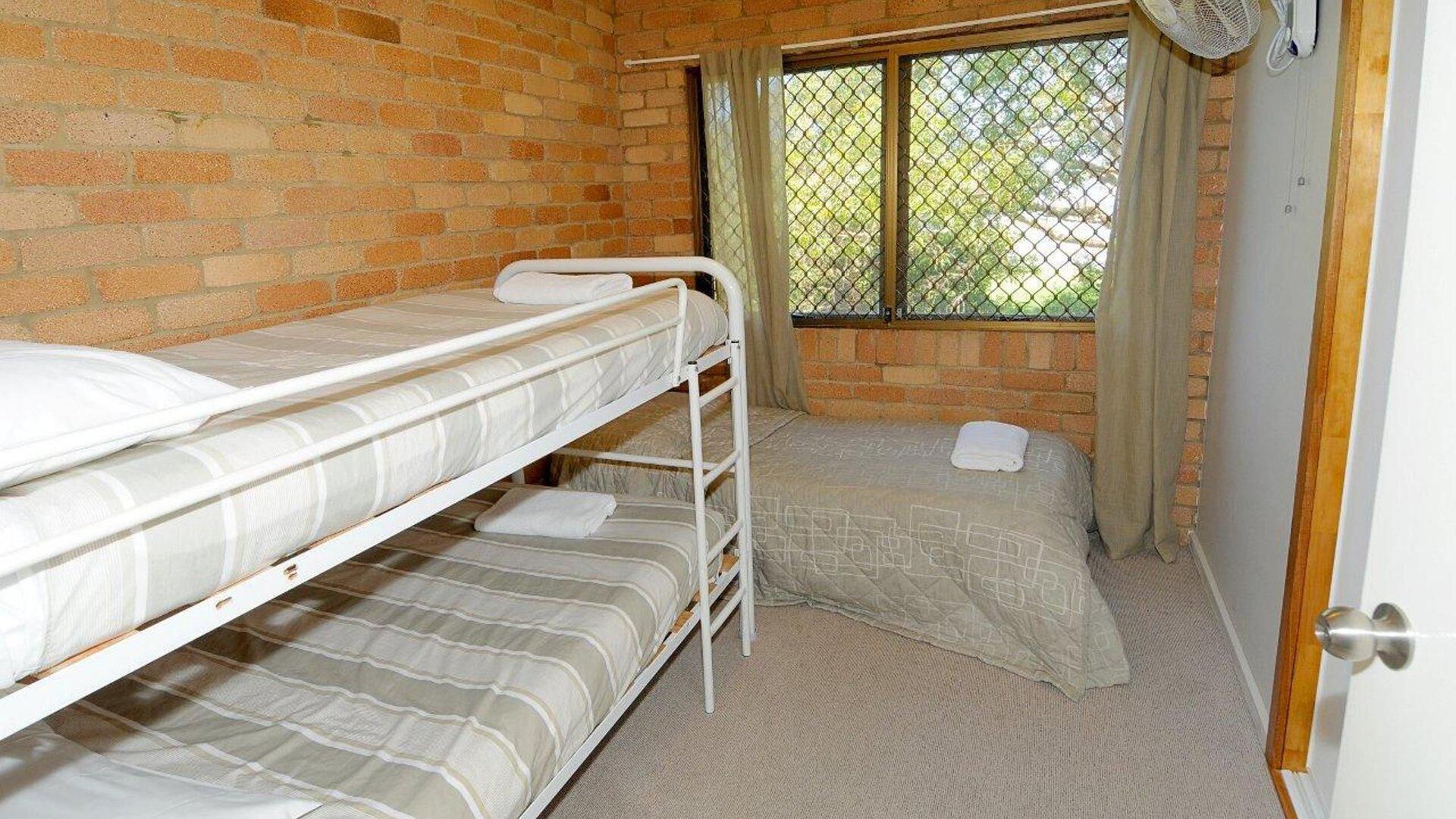 Illawong 2 - Two Bedroom Beachfront Budget Accommodation in Illawong Inn