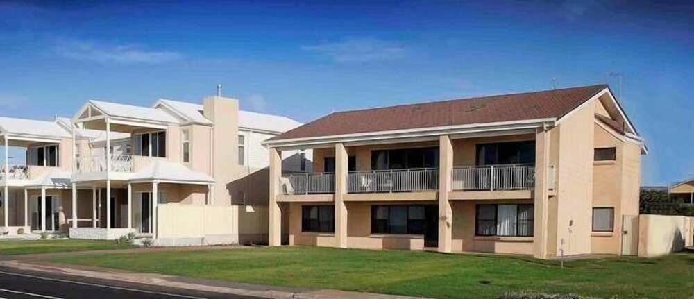 Villa Nashwauk - Aldinga Beach Getaways, an Esplanade Oceanfront Property