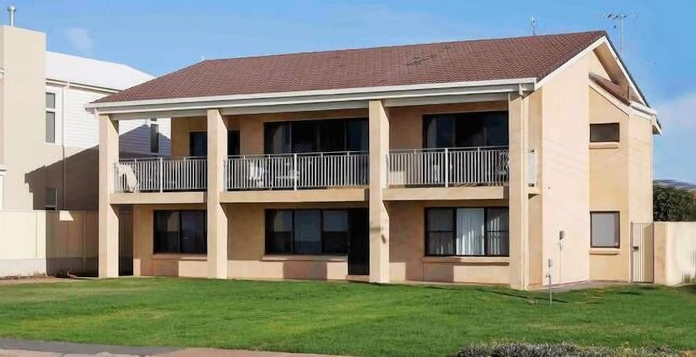 Villa Nashwauk - Aldinga Beach Getaways, an Esplanade Oceanfront Property
