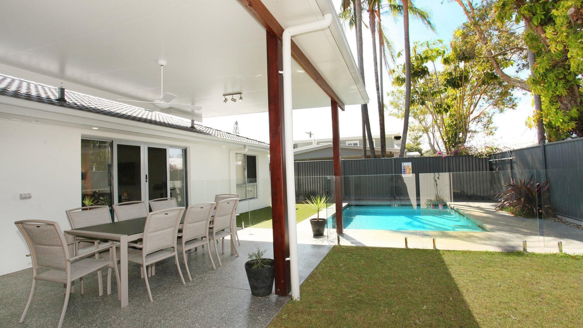 Palm Drive 95 - 4 Bedroom House with Pool+ BBQ+ Wifi+ Netflix in Mooloolaba