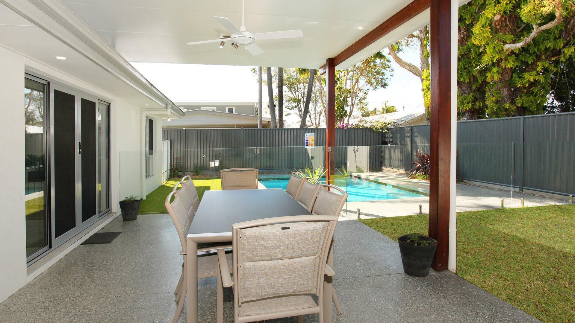 Palm Drive 95 - 4 Bedroom House with Pool+ BBQ+ Wifi+ Netflix in Mooloolaba