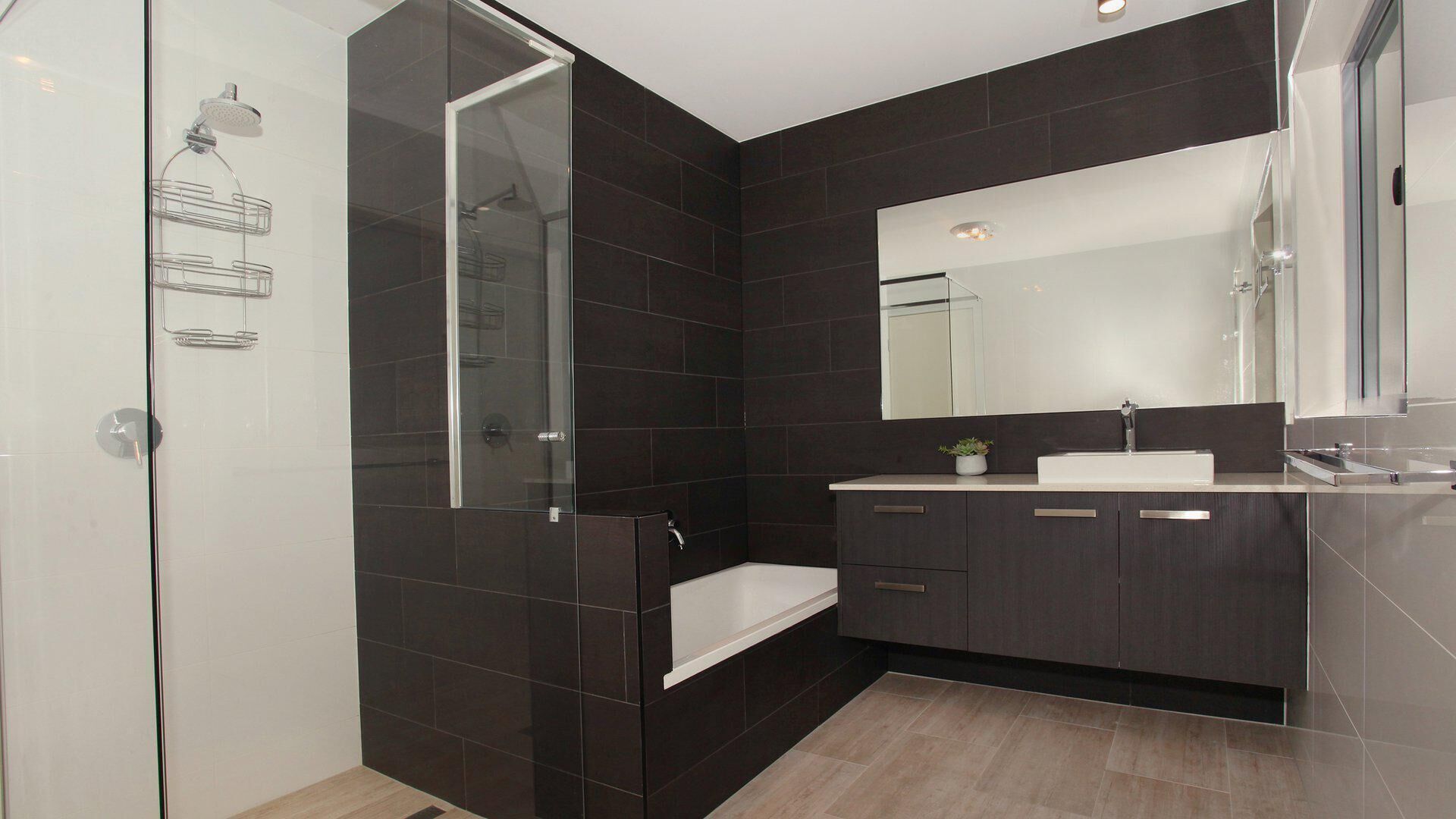 Palm Drive 95 - 4 Bedroom House with Pool+ BBQ+ Wifi+ Netflix in Mooloolaba