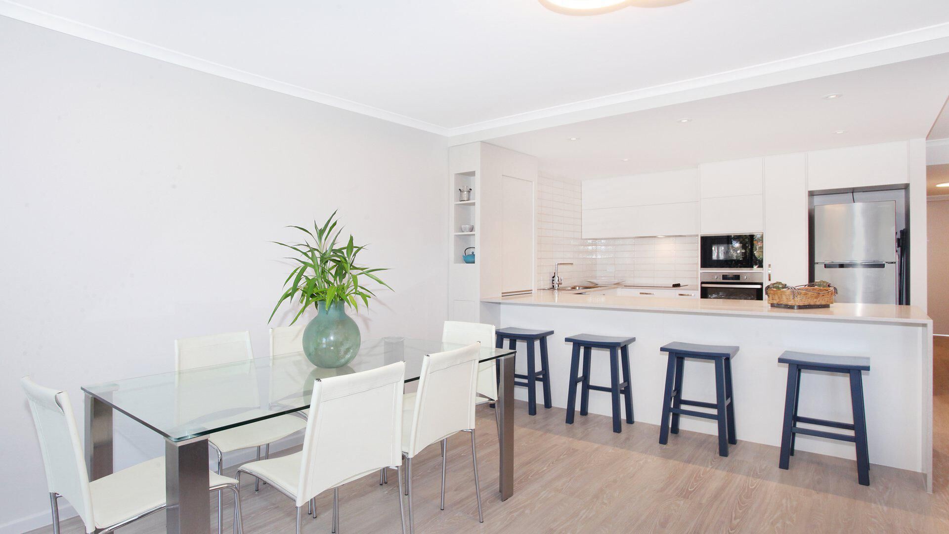 Beachport 14 - Newly Renovated 2 Bedroom Apartment on Parkyn Parade with Aircon!