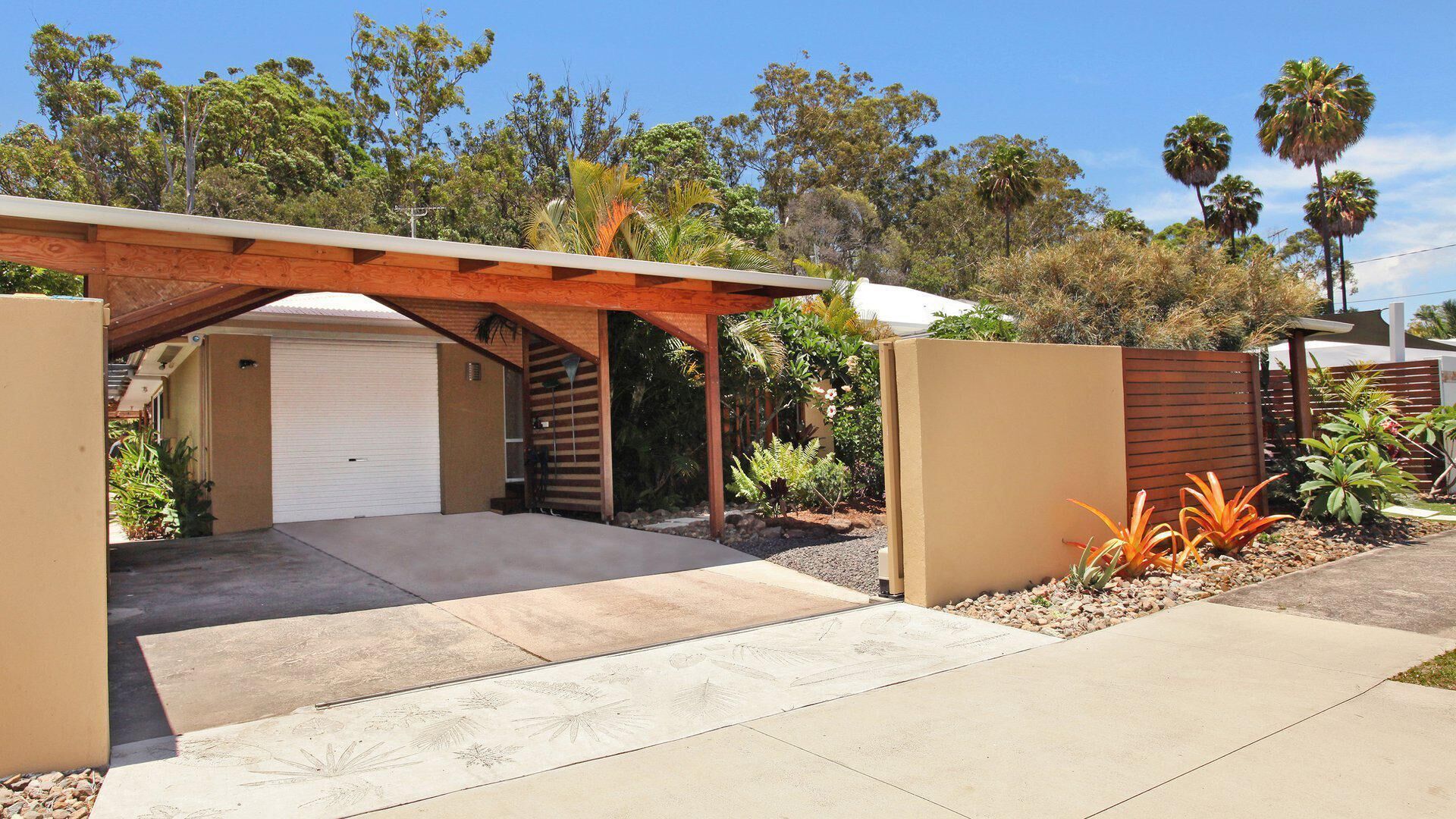 Okinja 71 - Hawaiian Escape on the Sunshine Coast!