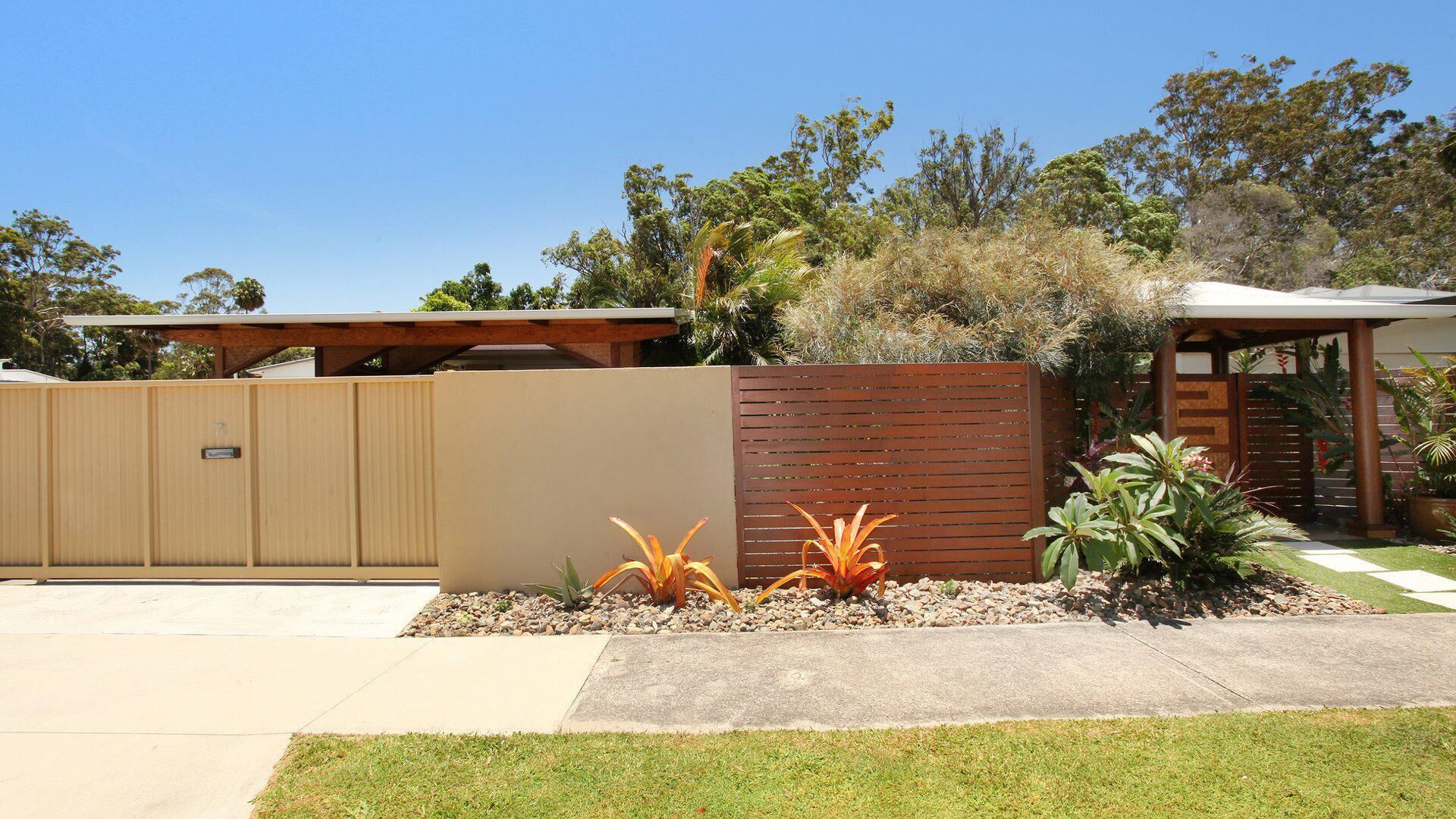 Okinja 71 - Hawaiian Escape on the Sunshine Coast!