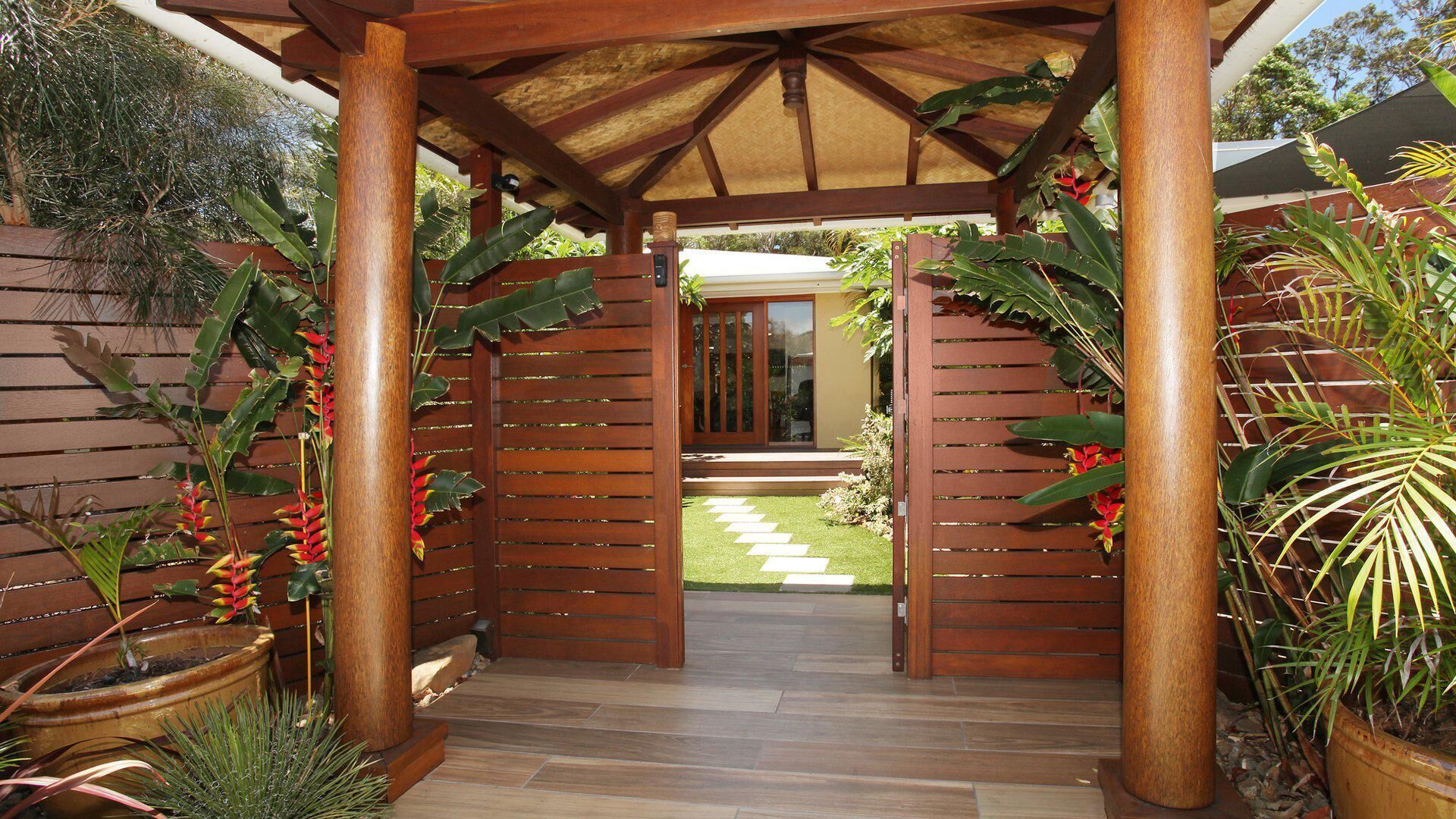 Okinja 71 - Hawaiian Escape on the Sunshine Coast!