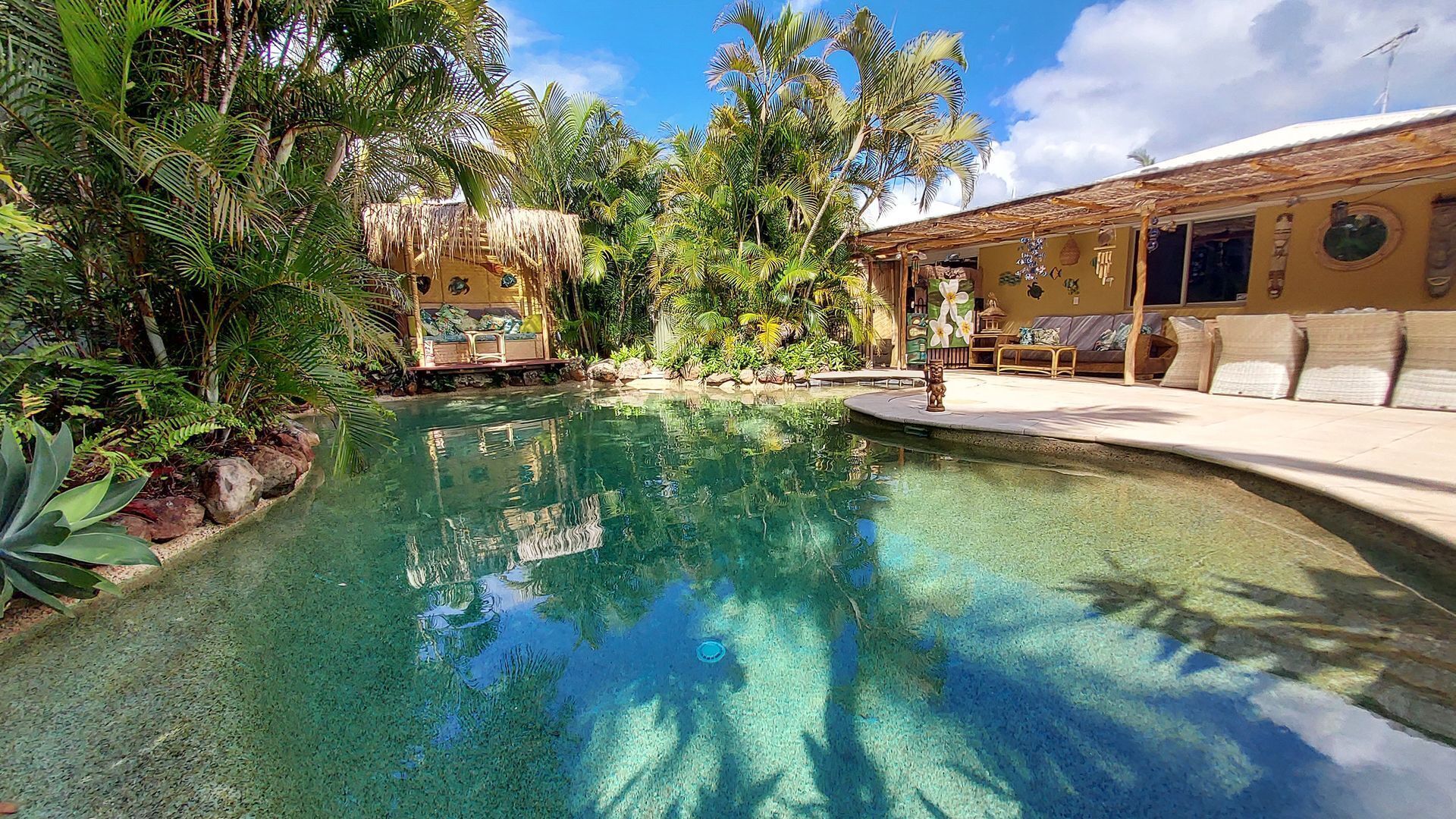 Okinja 71 - Hawaiian Escape on the Sunshine Coast!