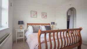 2 bedrooms, premium bedding, iron/ironing board, free WiFi