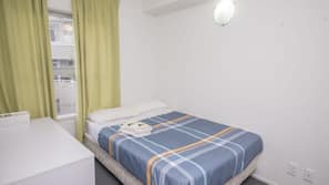 Desk, WiFi, linens