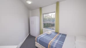 Desk, WiFi, linens