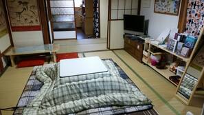 Free minibar, free WiFi, bed sheets