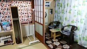 Free minibar, free WiFi, bed sheets
