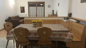 Frigorifero, forno, piano cottura, lavastoviglie