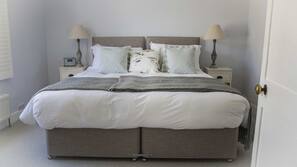 3 bedrooms, iron/ironing board, Internet, linens