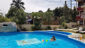 2 outdoor pools
