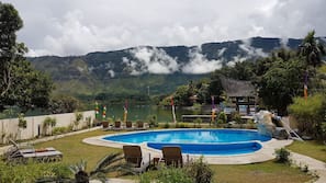 2 outdoor pools