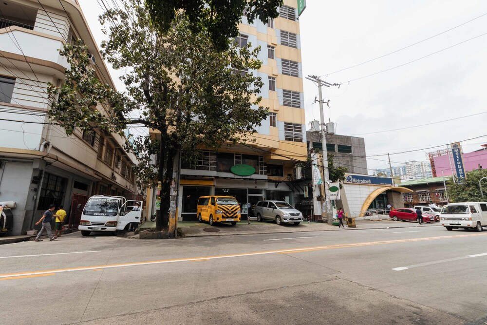 RedDoorz Plus Tayuman Manila in Manila Best Rates & Deals on Orbitz