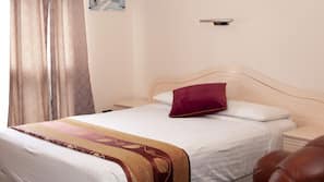 Premium bedding, desk, blackout drapes, free WiFi