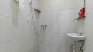 Shower, free toiletries, towels