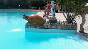 2 outdoor pools