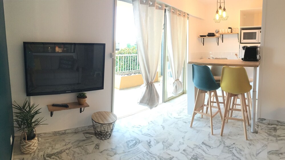 Magnificent Studio 100m From The Beach Restaurant Port Of