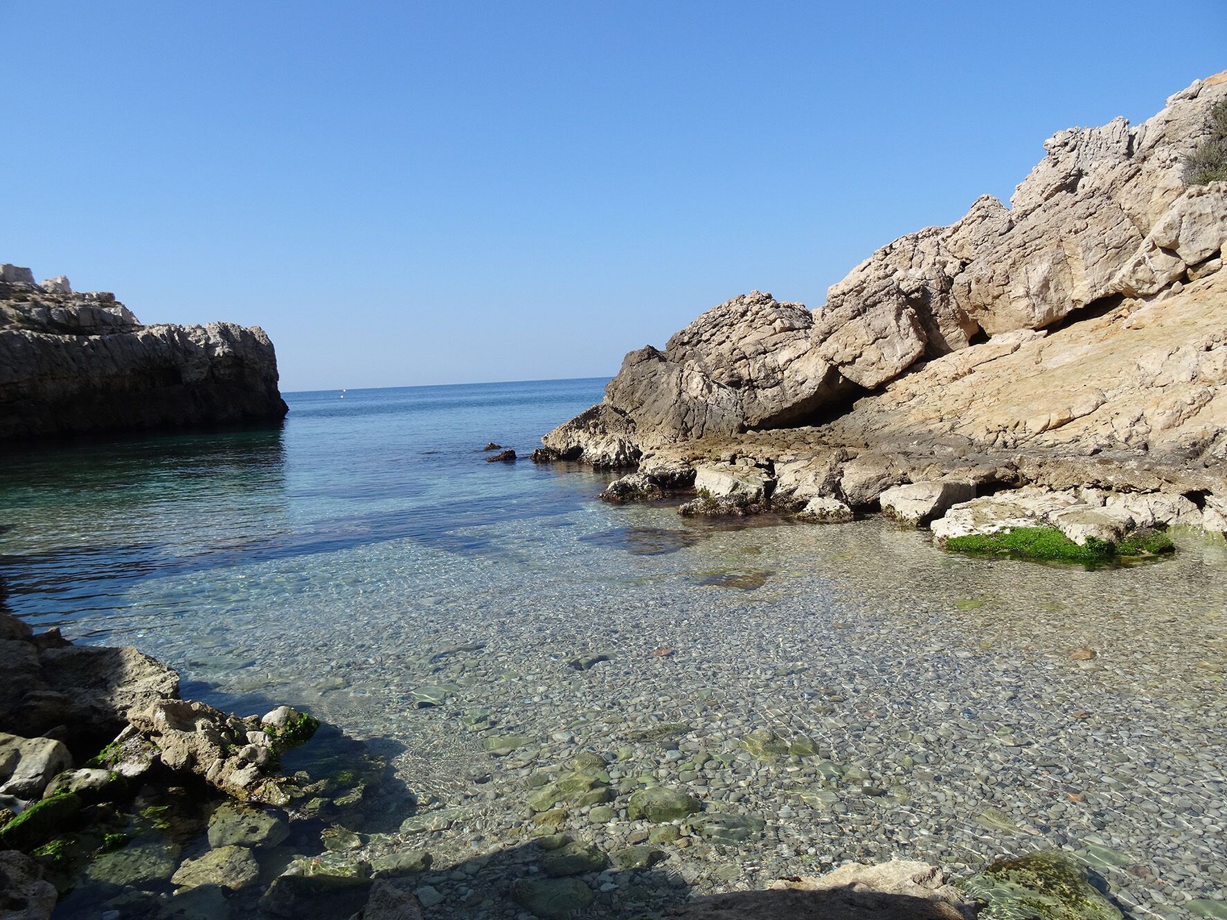 Villa Seaside in Residential Field of Port D'alon Between Bandol and St-cyr in Saint-Cyr-sur-Mer in Bandol, France