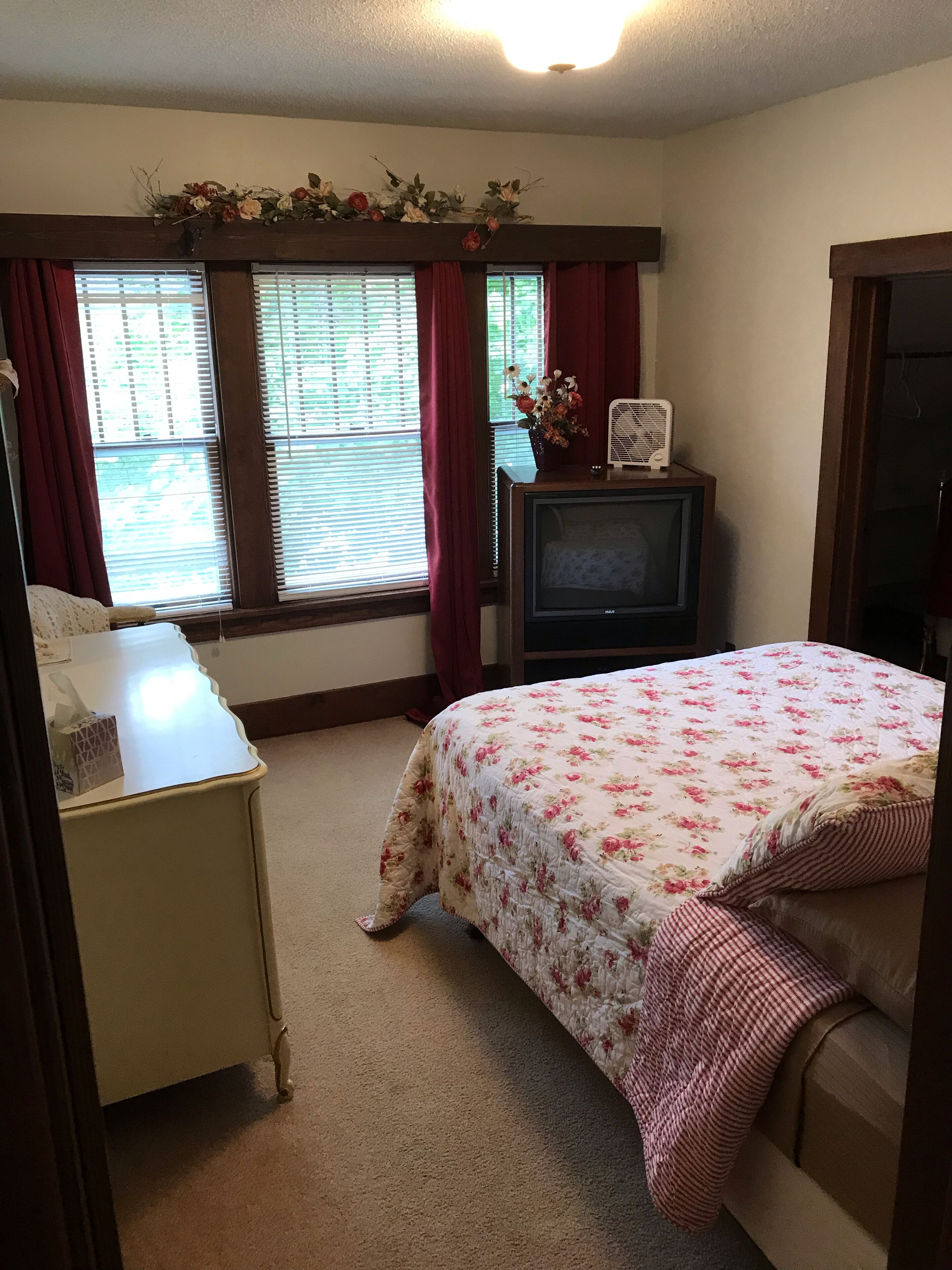 Location! Location! Location!  5 Bedroom Home 1 Block From Downtown Decorah in Decorah, United States
