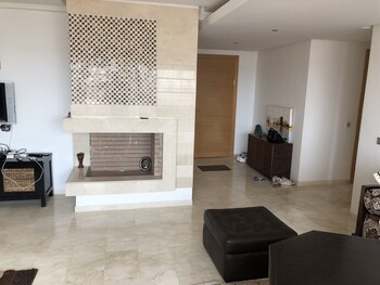 Prestigia Plage Des Nations Vu Sur Mer Et Piscine