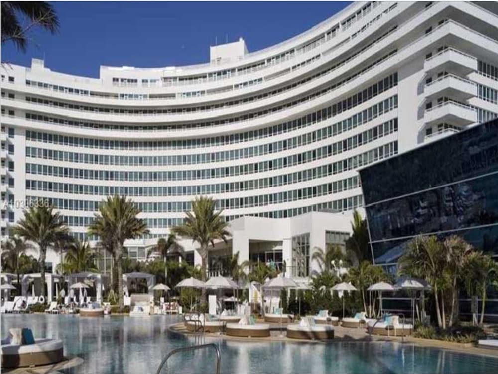 Pool, Fontainebleau Sorrento Oceanview Junior Suite with free parking and spa passes