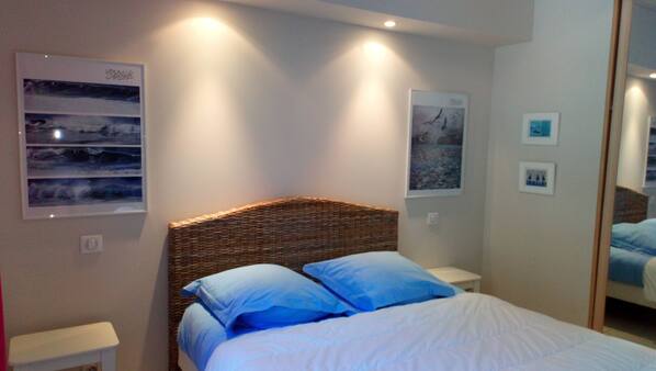 Iron/ironing board, cots/infant beds, WiFi