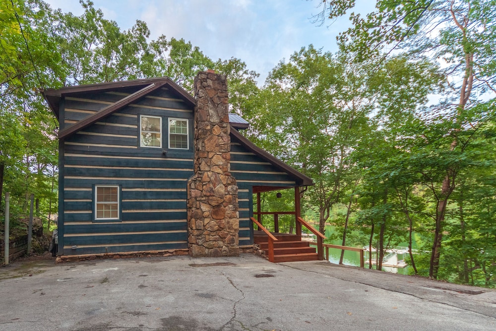 Private Lakefront Cabin within 4 Miles of I75 and close access to ATV