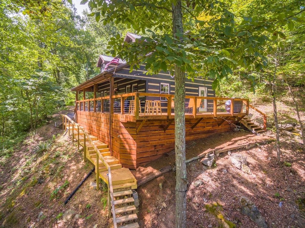 Private Lakefront Cabin within 4 Miles of I75 and close access to ATV