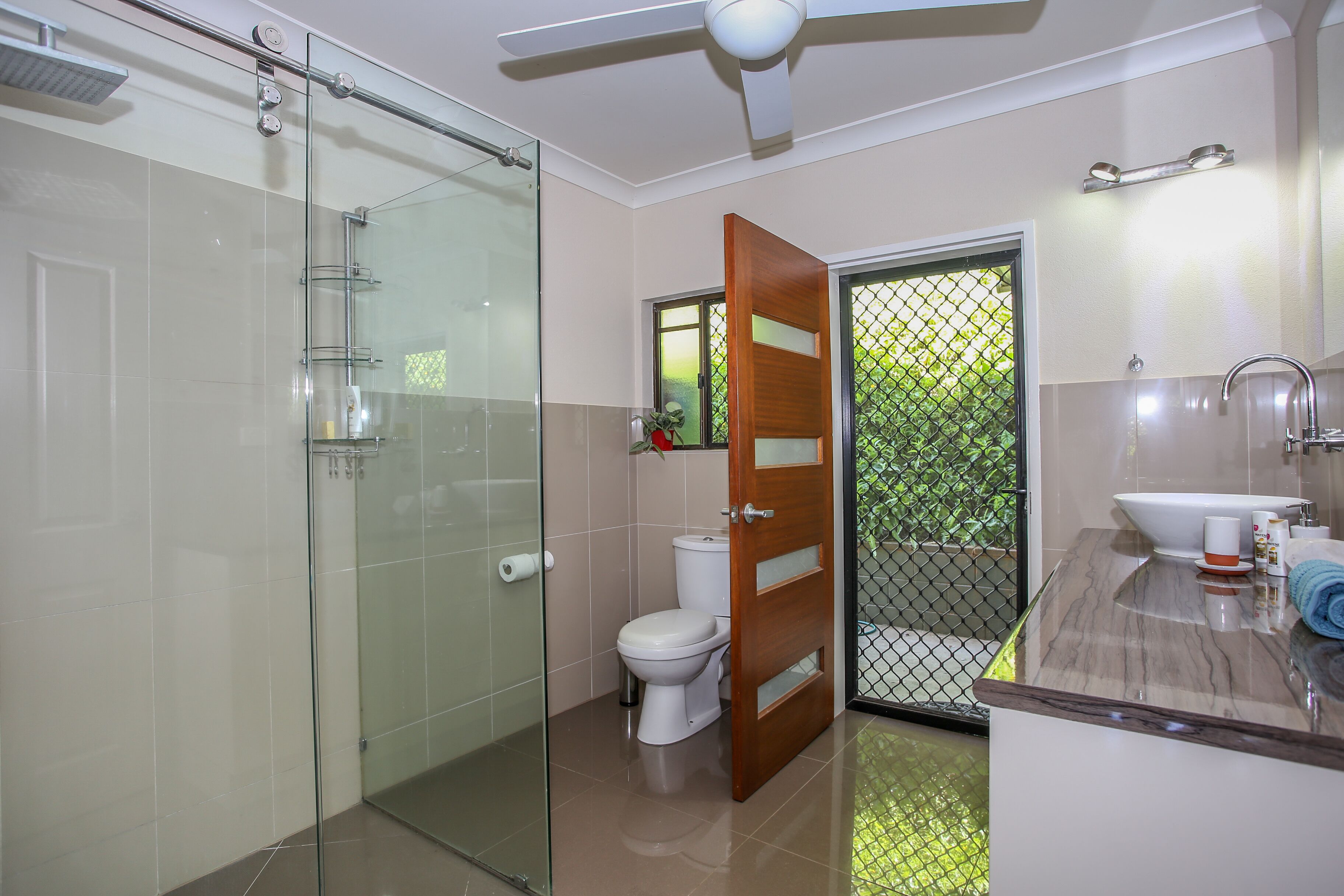 Rain-forest Apartment, Perfect for Families, Business & Sports Groups