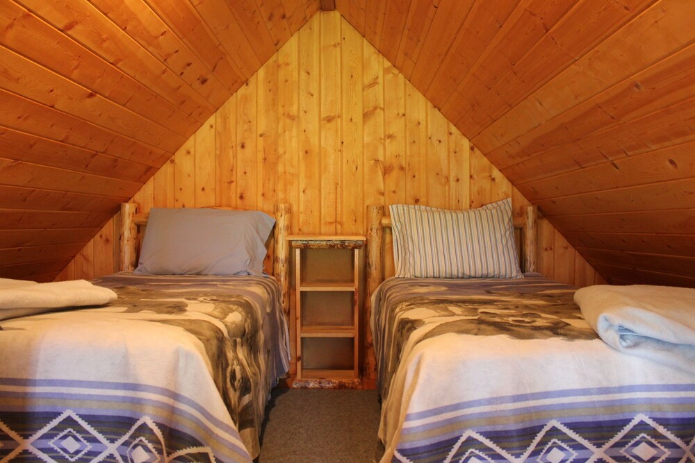 Ostrum Bunkhouse 2 Cabin Lena S Cozy Montana Cabins In The