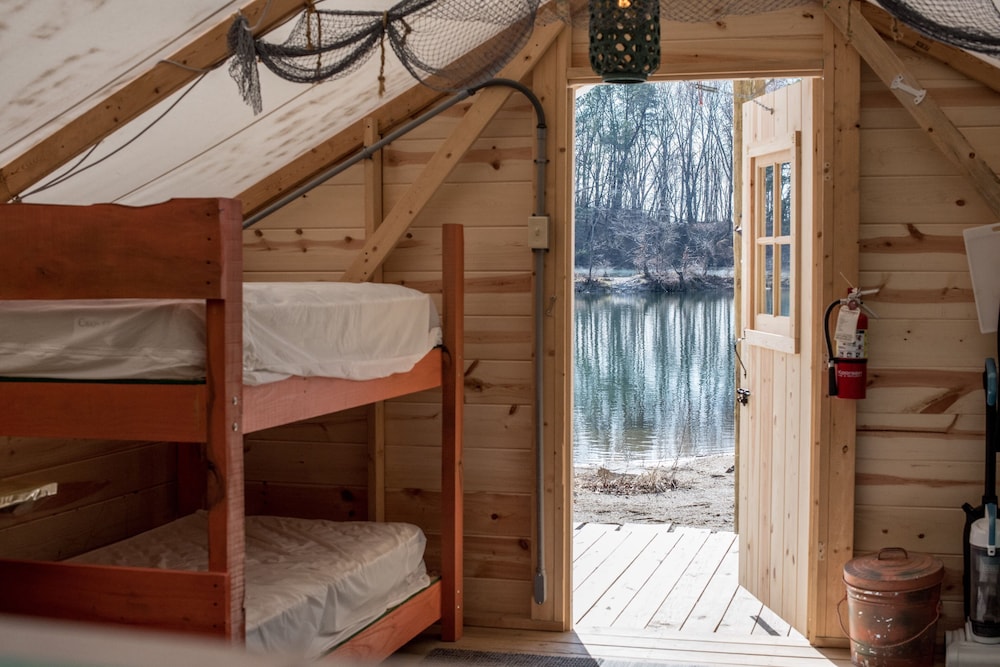 Castaway lake side canvas cottage scene Clay County Vrbo