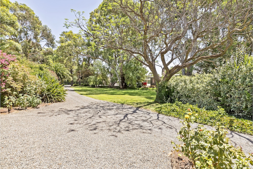 TANUNDA COTTAGES