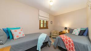 Iron/ironing board, free WiFi, linens