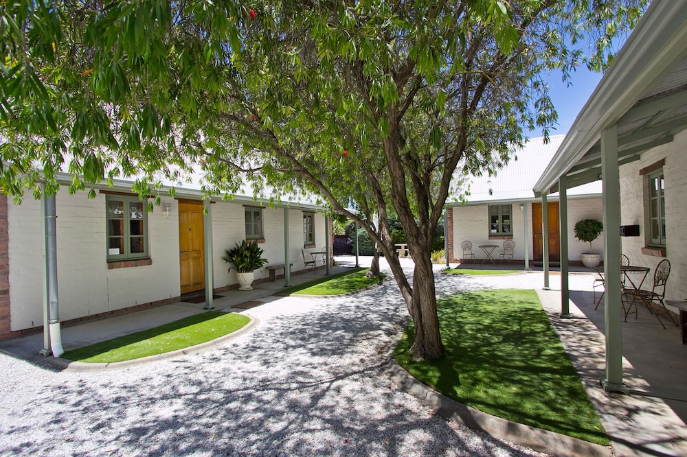 TANUNDA COTTAGES