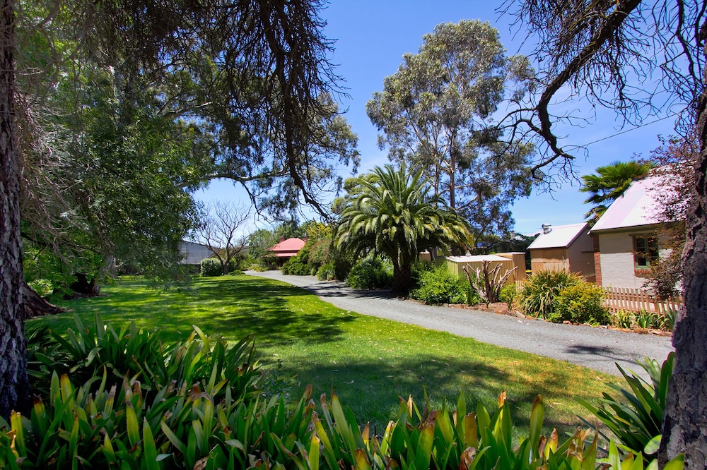 TANUNDA COTTAGES