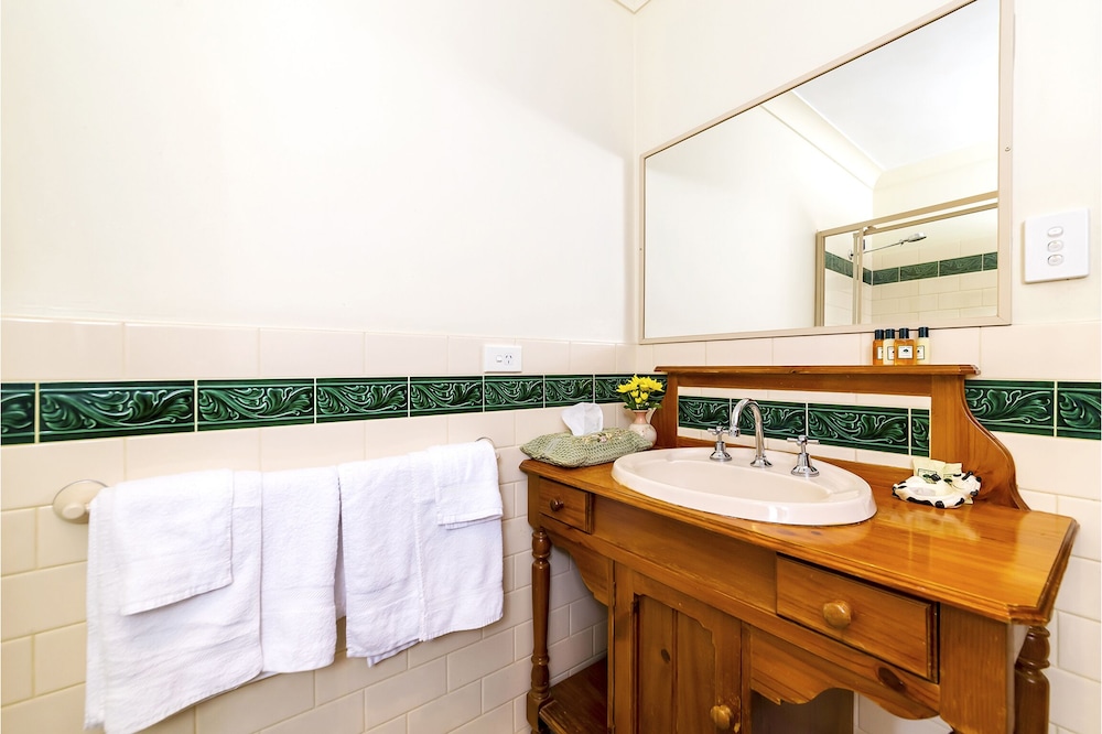 TANUNDA COTTAGES