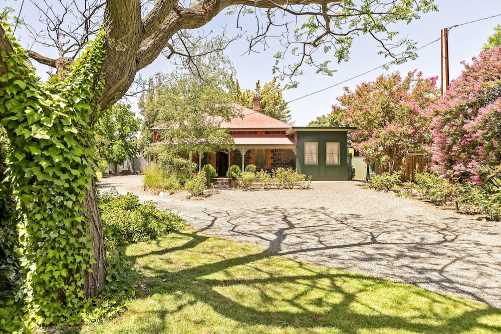 TANUNDA COTTAGES