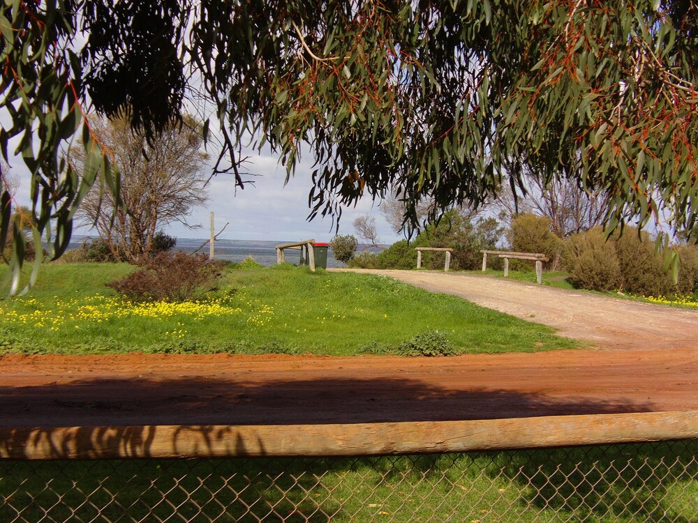 Kingscote Tourist Park and Family Units